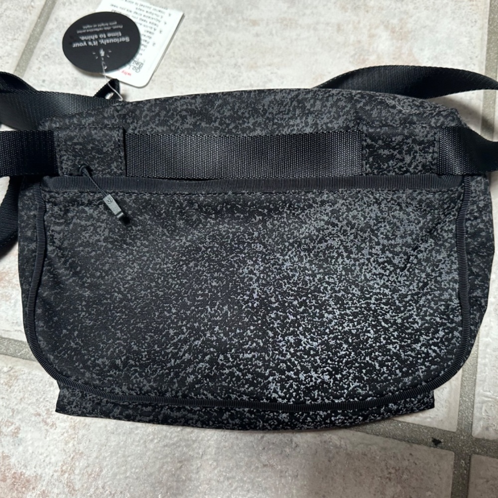 New Lululemon bag - Picture 9 of 13